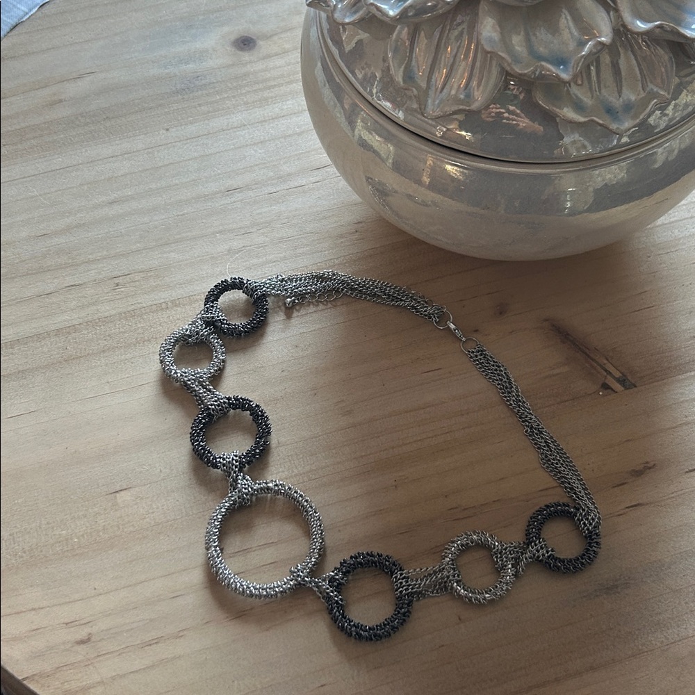 Non Signe Duo Toned Metal Chunky Circular Link Statement Necklace